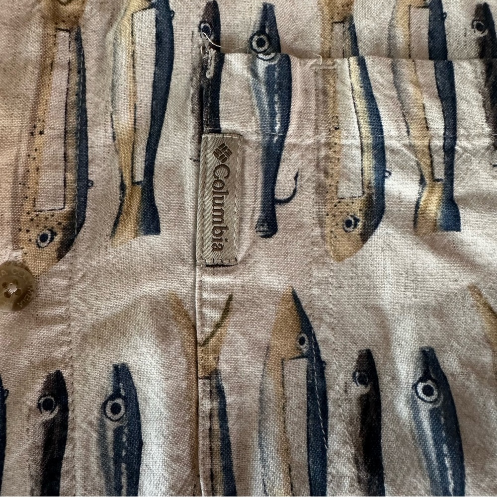 Columbia Men's rayon/flax button up casual shirt with FISH pattern XL